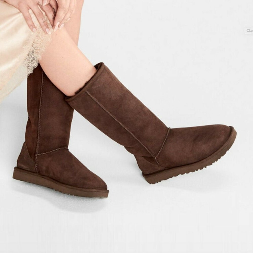 VGUC UGG Women's Classic Boots in Burnt Cedar, size 7 (Retails $180 new)